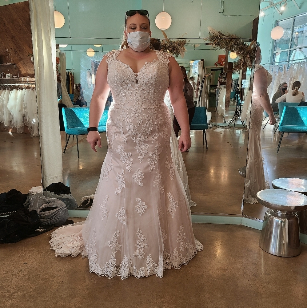 Venus bridal wedding dress